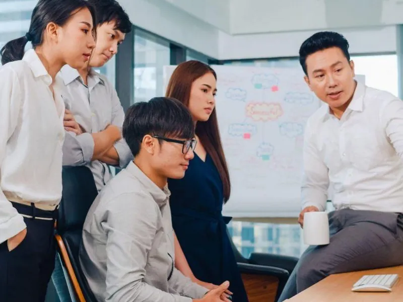 Hình ảnh tượng trưng cho luật pháp và quy định cờ bạc tại Việt Nam